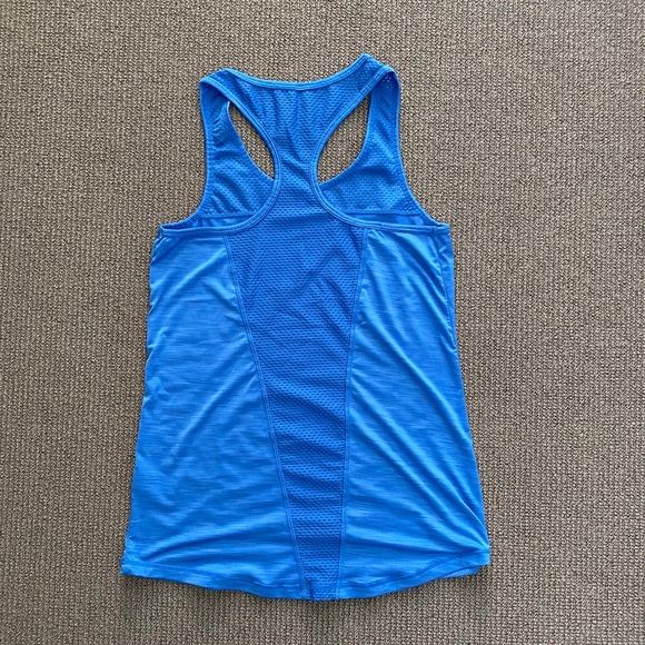 3 tanks included : Reebok/2XU/MPG Small fit - Picture 13 of 16